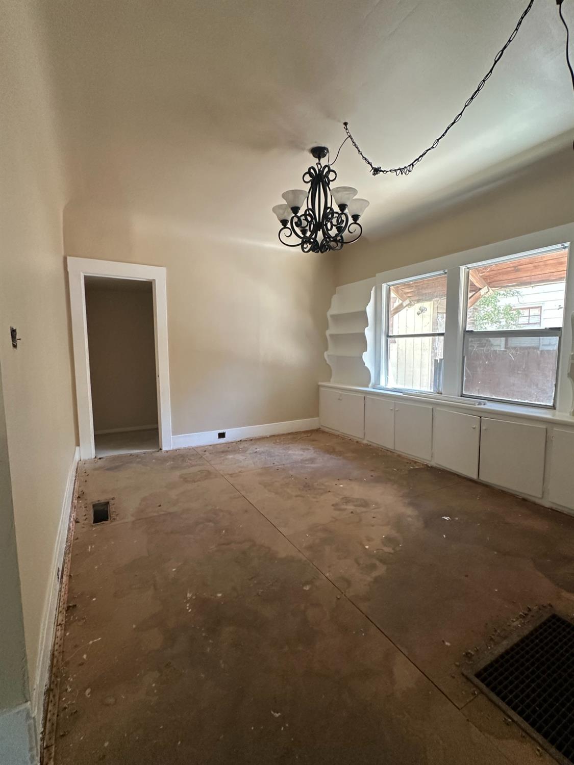 230 N 3rd St, Patterson, CA 95363