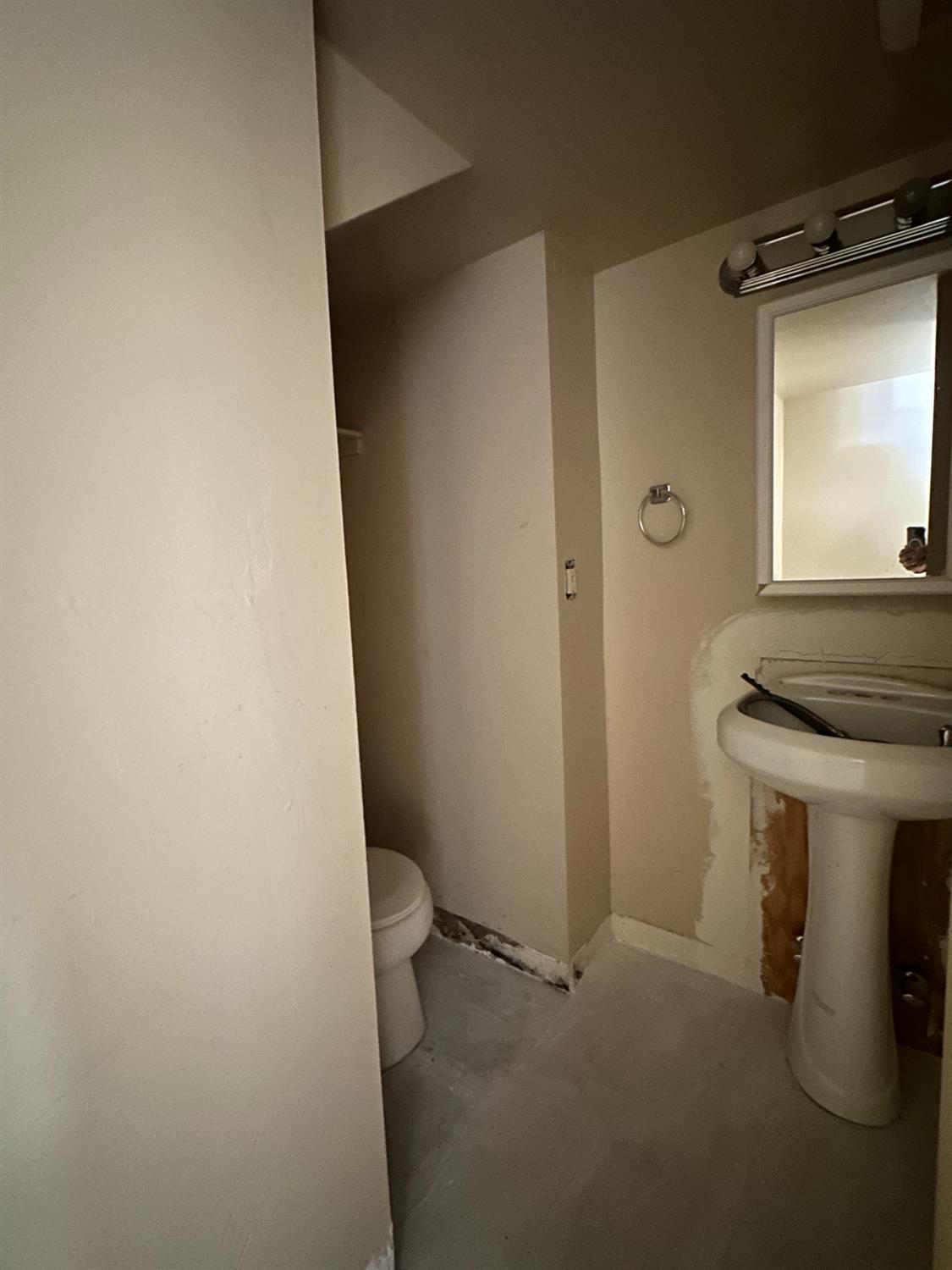 230 N 3rd St, Patterson, CA 95363