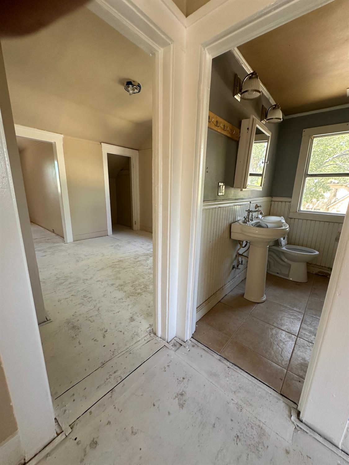 230 N 3rd St, Patterson, CA 95363