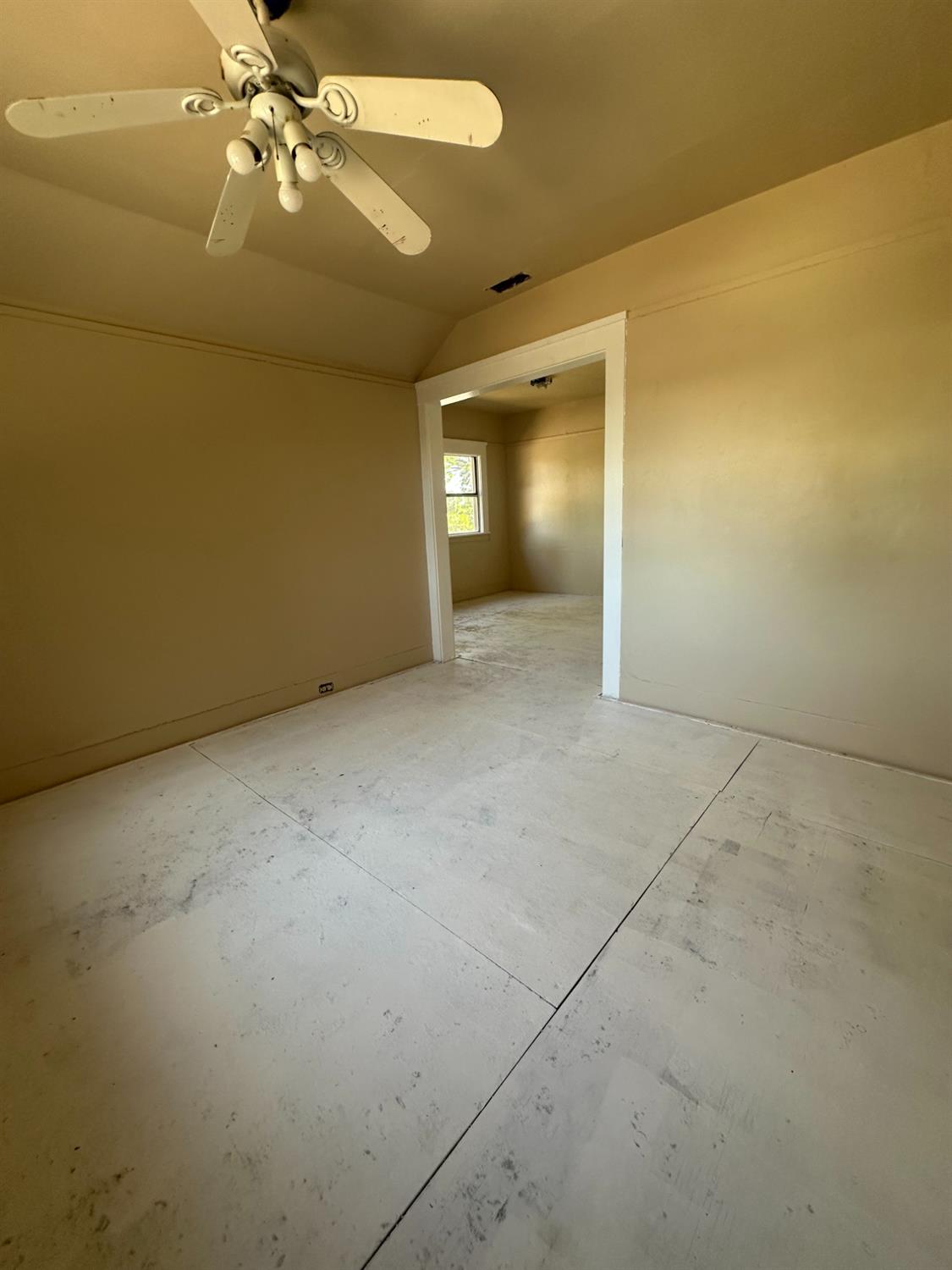 230 N 3rd St, Patterson, CA 95363