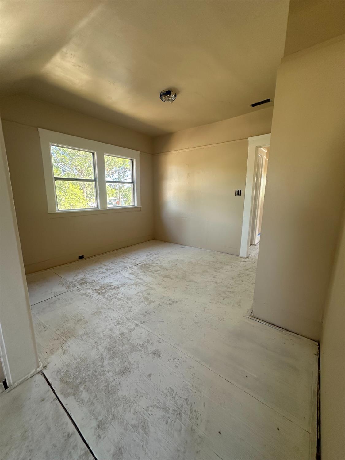 230 N 3rd St, Patterson, CA 95363