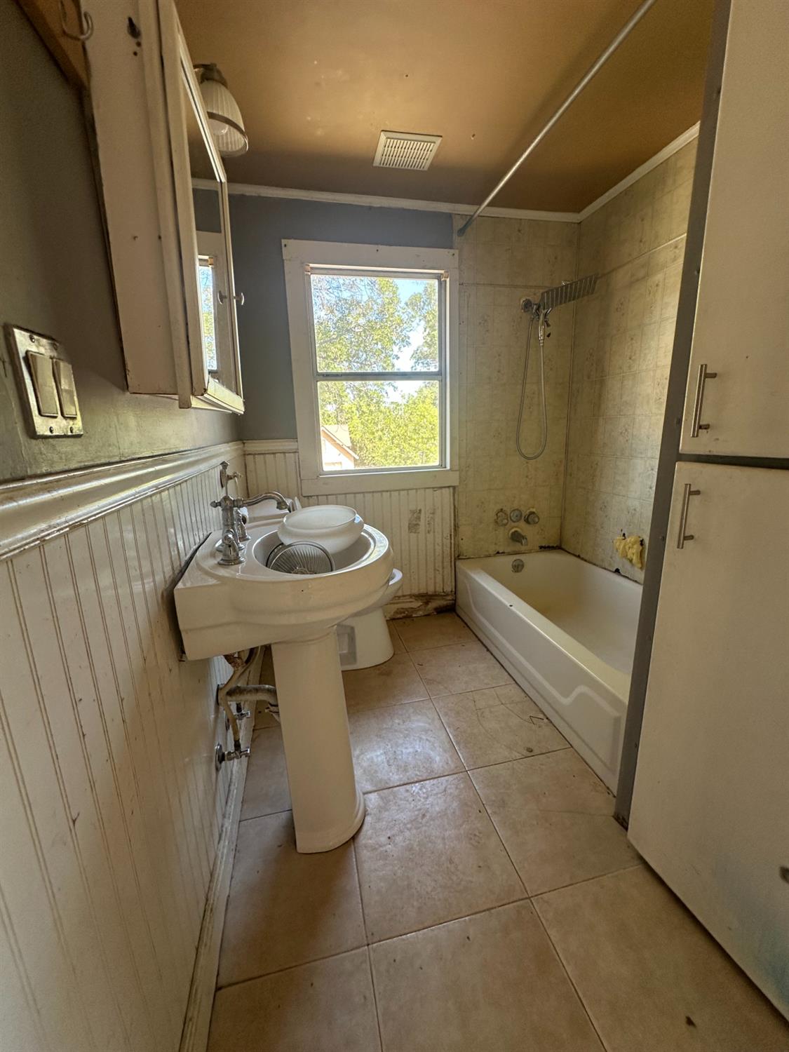 230 N 3rd St, Patterson, CA 95363