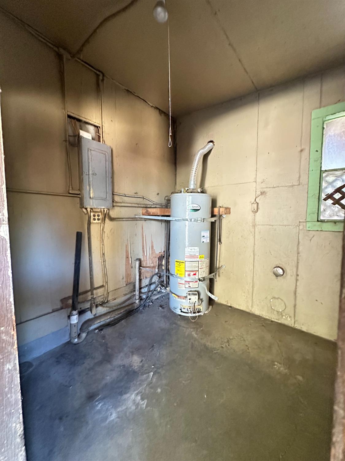 230 N 3rd St, Patterson, CA 95363