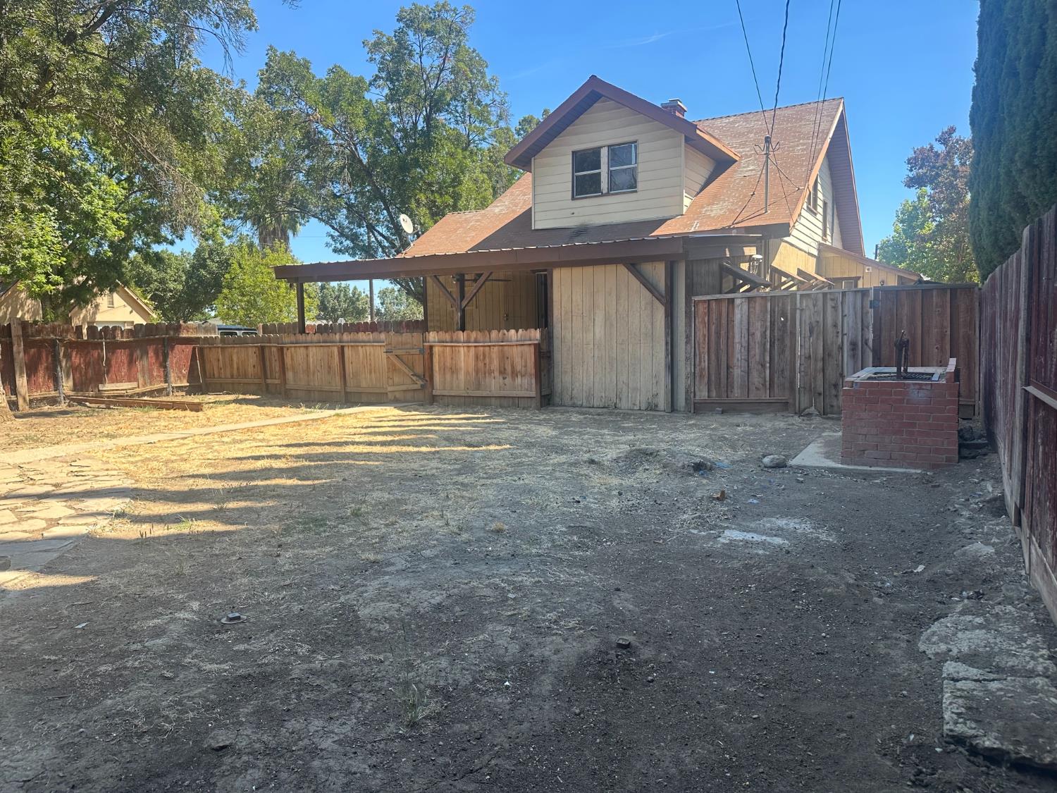 230 N 3rd St, Patterson, CA 95363