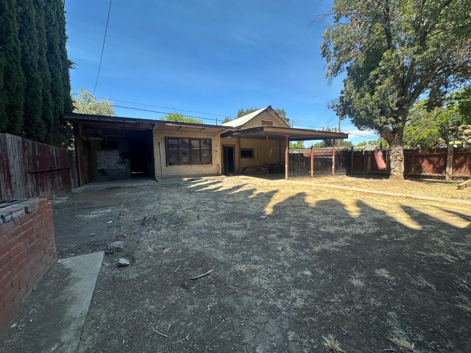 230 N 3rd St, Patterson, CA 95363