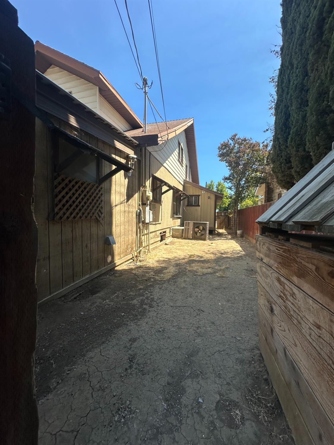230 N 3rd St, Patterson, CA 95363