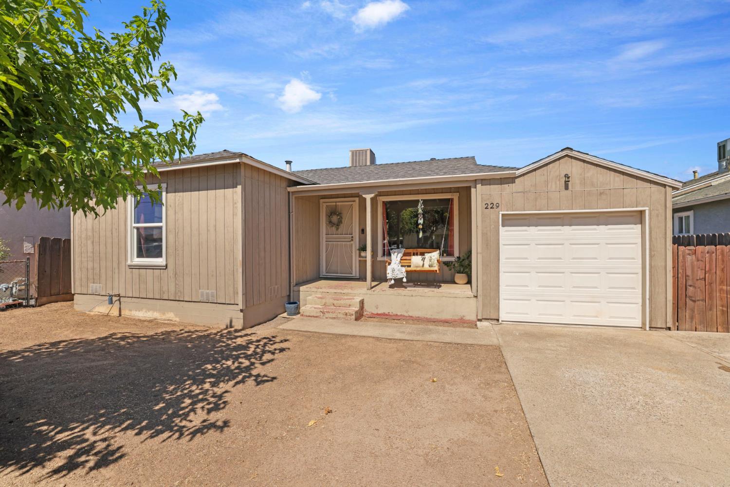 229 N 7th Ave, Oakdale, CA 95361