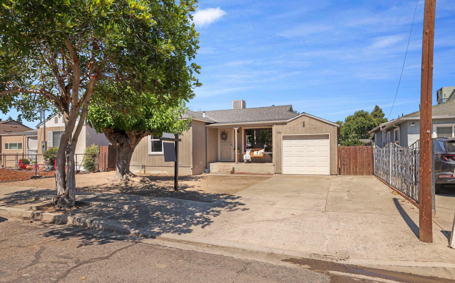 229 N 7th Ave, Oakdale, CA 95361