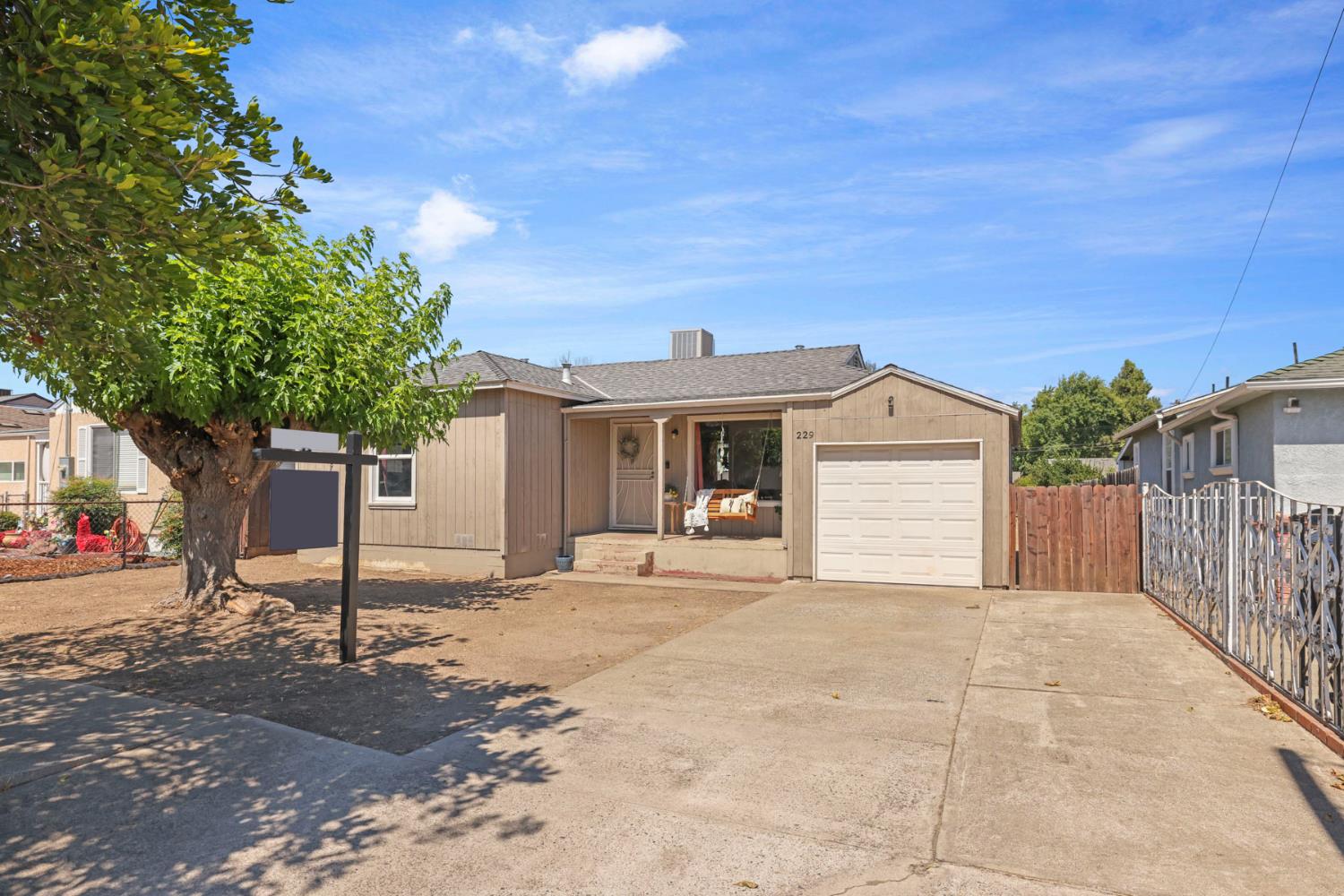 229 N 7th Ave, Oakdale, CA 95361