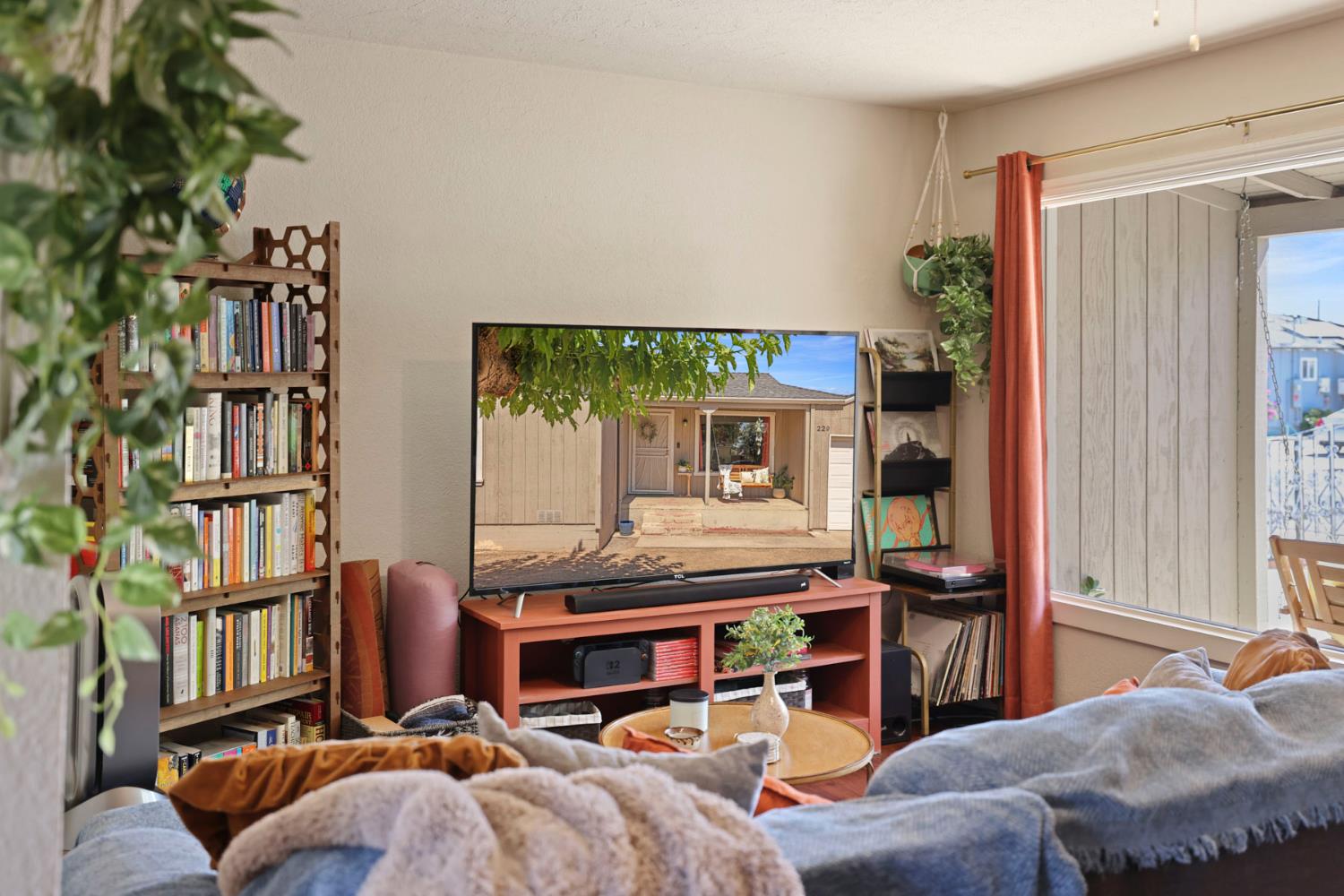 229 N 7th Ave, Oakdale, CA 95361