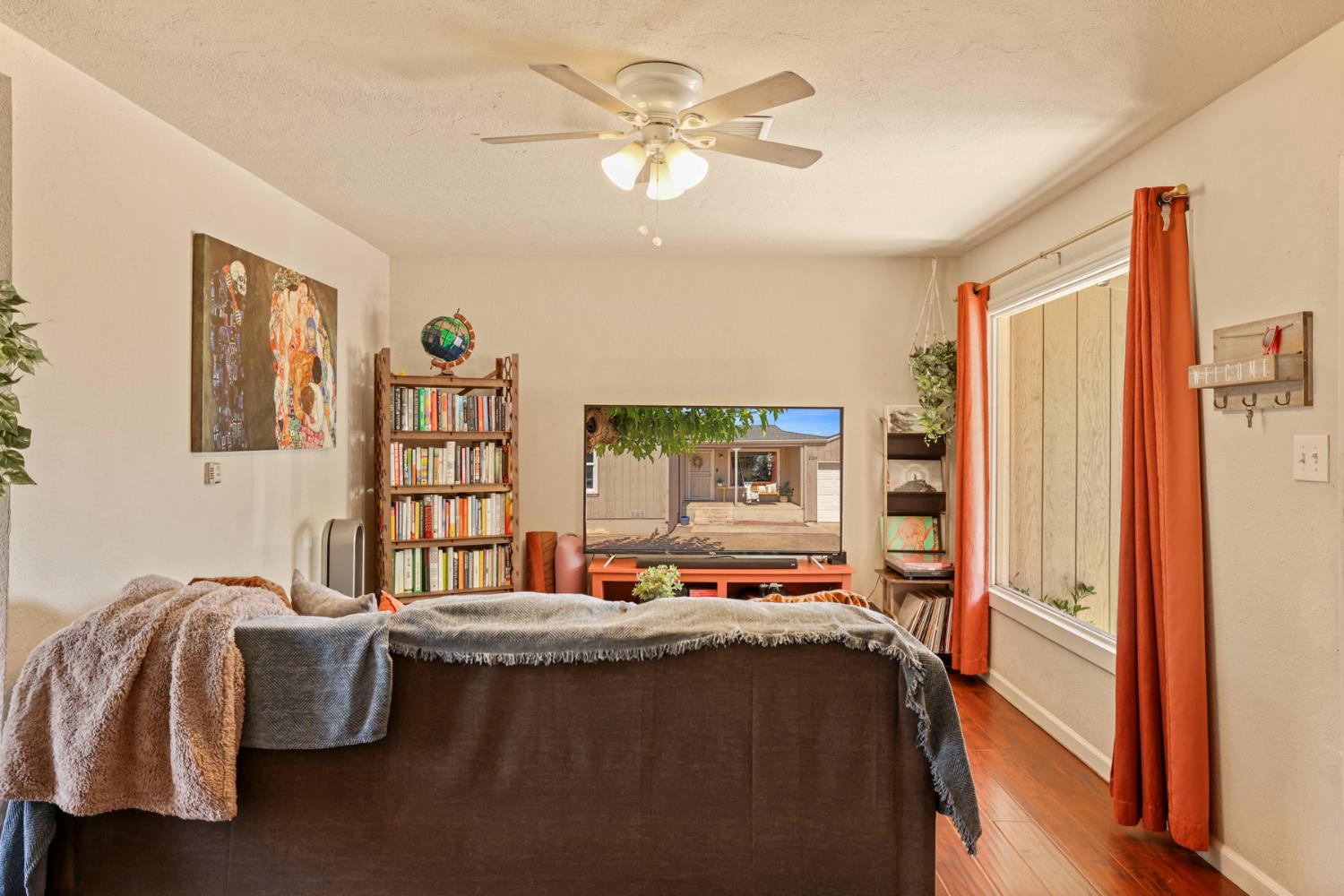 229 N 7th Ave, Oakdale, CA 95361