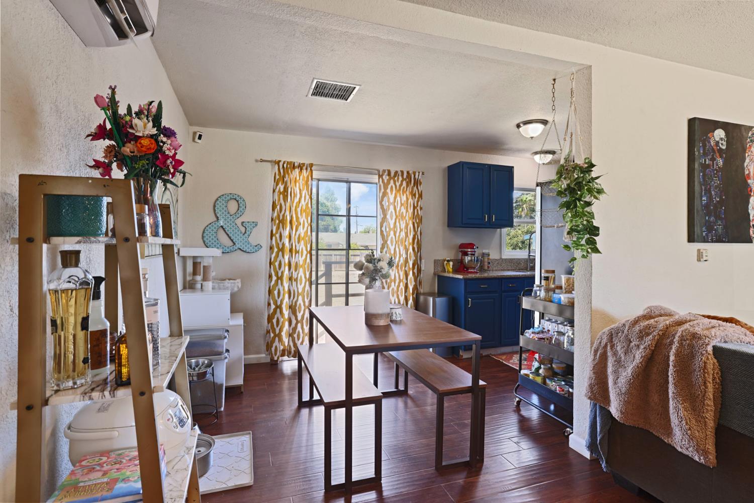 229 N 7th Ave, Oakdale, CA 95361