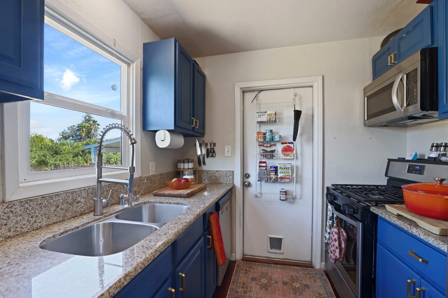 229 N 7th Ave, Oakdale, CA 95361
