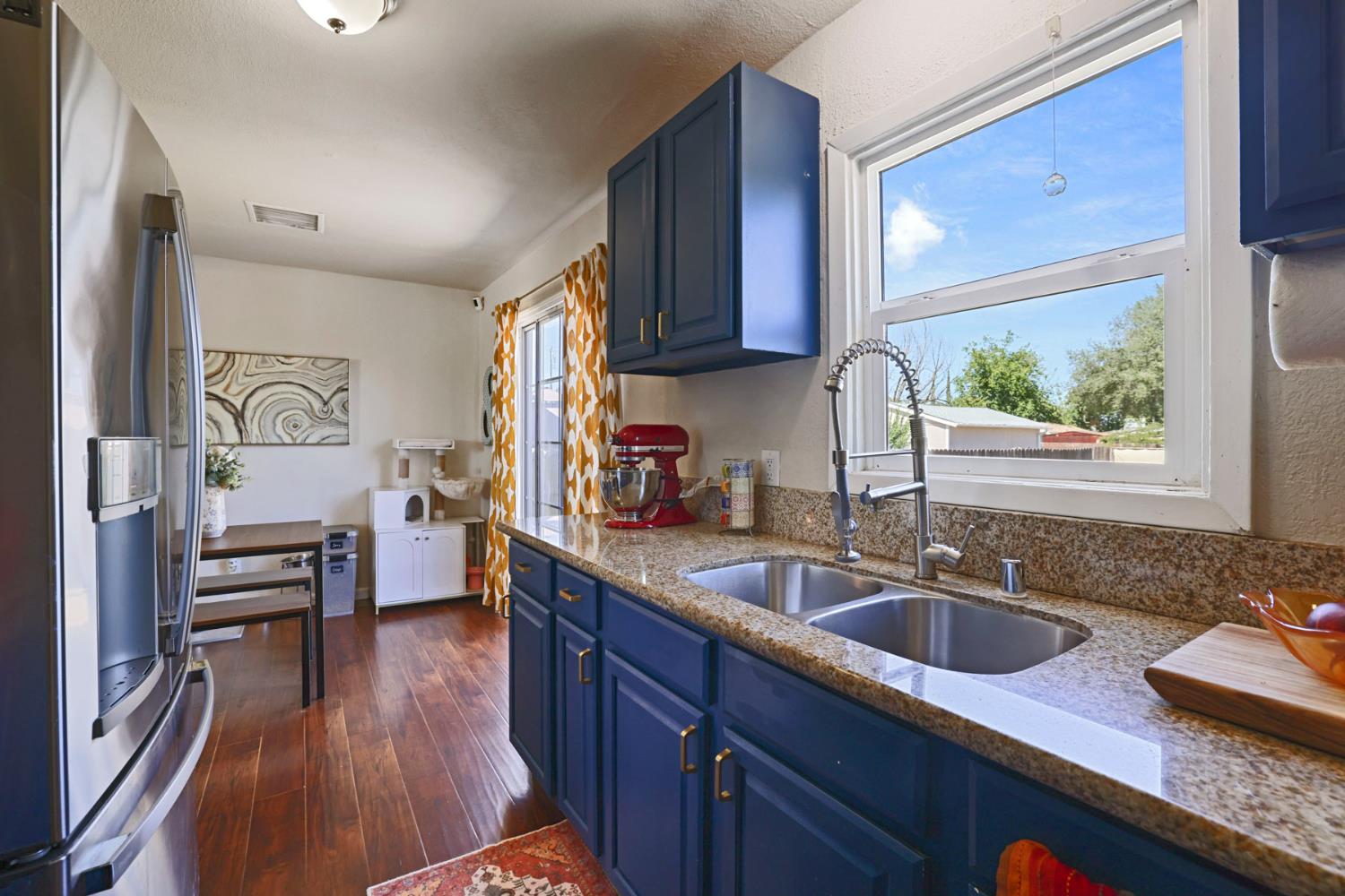229 N 7th Ave, Oakdale, CA 95361