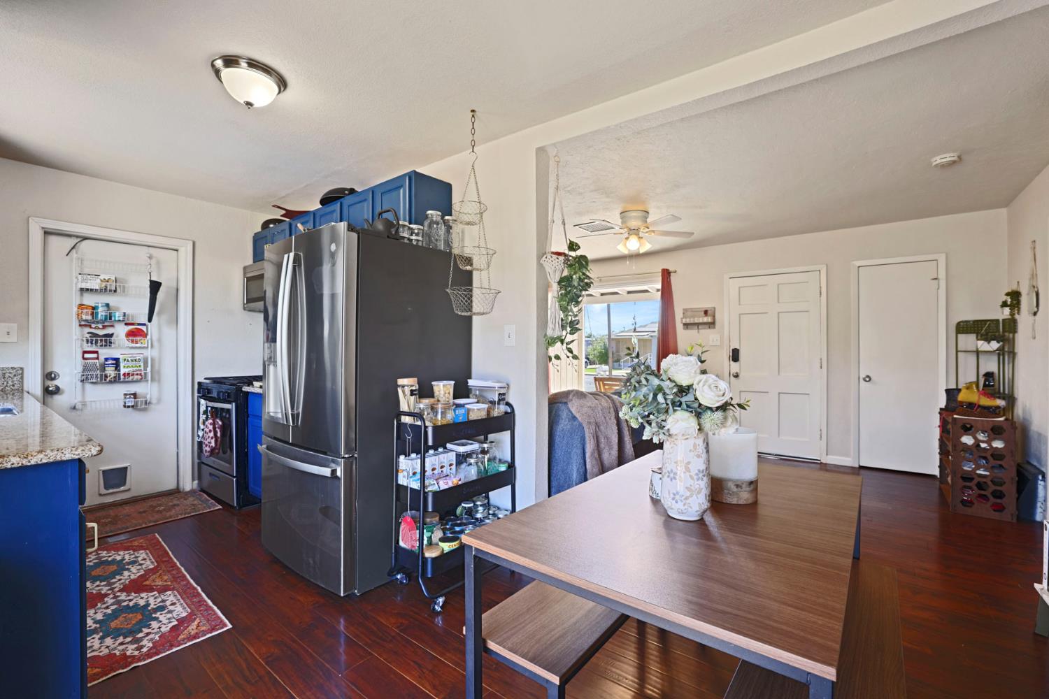 229 N 7th Ave, Oakdale, CA 95361