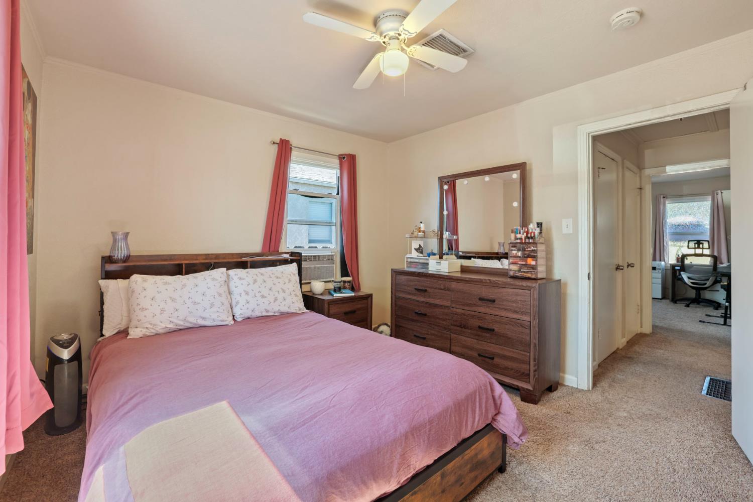 229 N 7th Ave, Oakdale, CA 95361