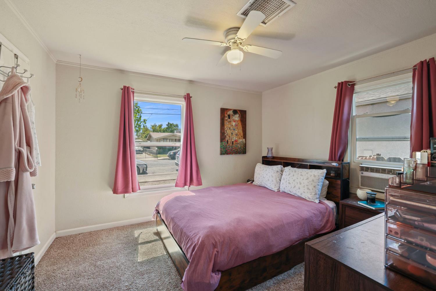 229 N 7th Ave, Oakdale, CA 95361