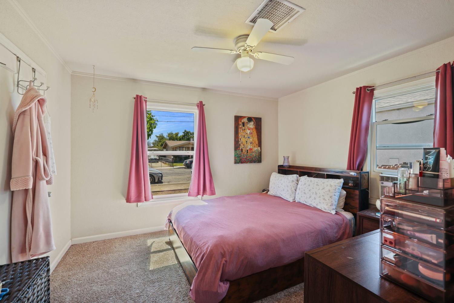 229 N 7th Ave, Oakdale, CA 95361