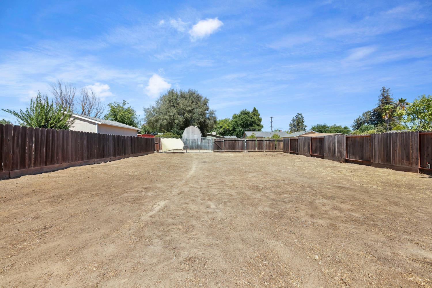 229 N 7th Ave, Oakdale, CA 95361