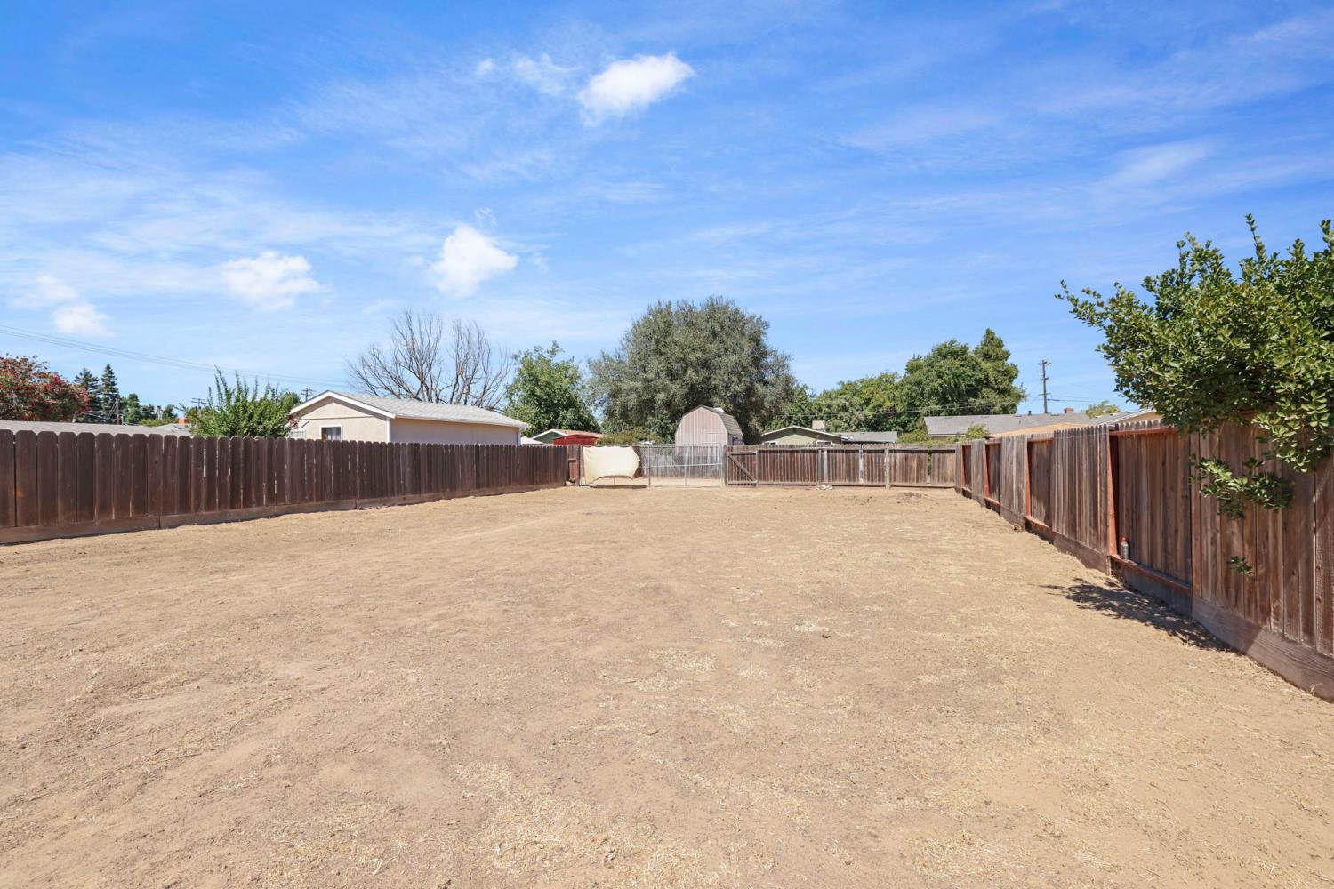 229 N 7th Ave, Oakdale, CA 95361