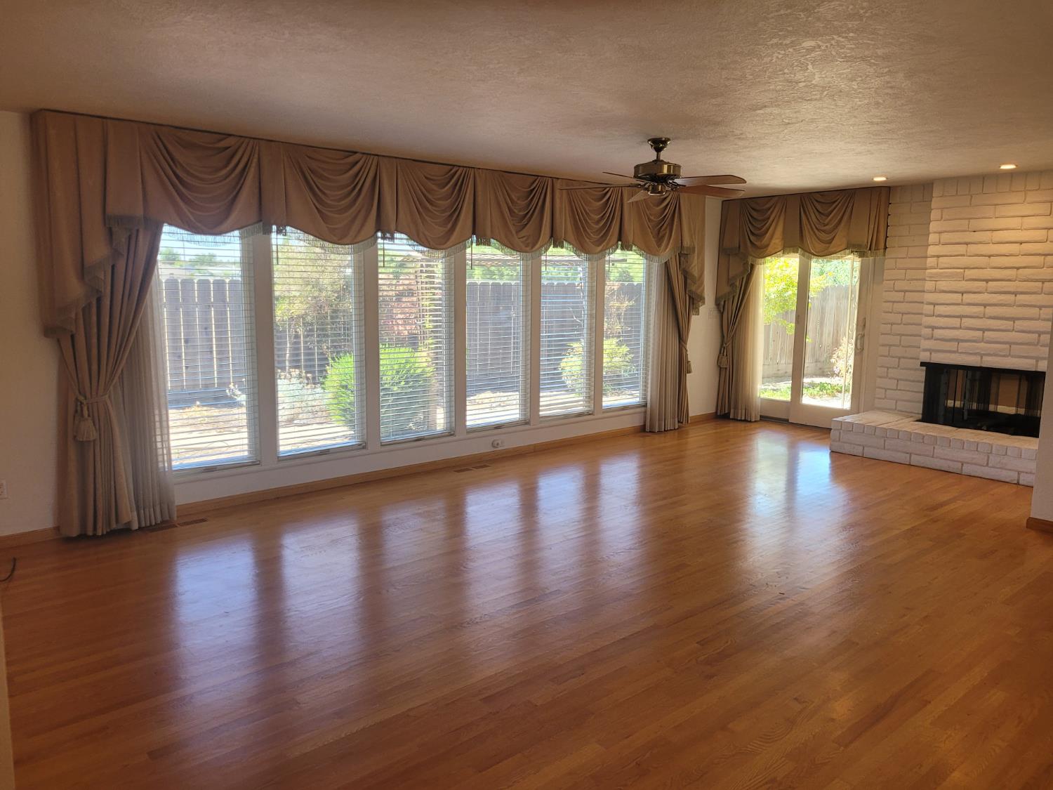 1677 Poplar St, Oakdale, CA 95361