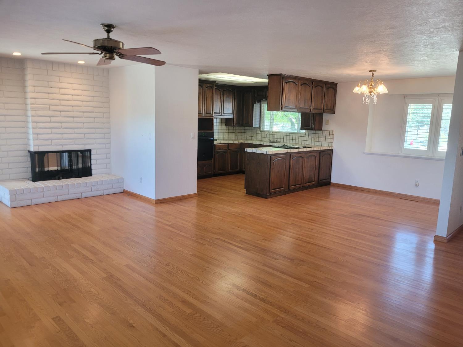 1677 Poplar St, Oakdale, CA 95361