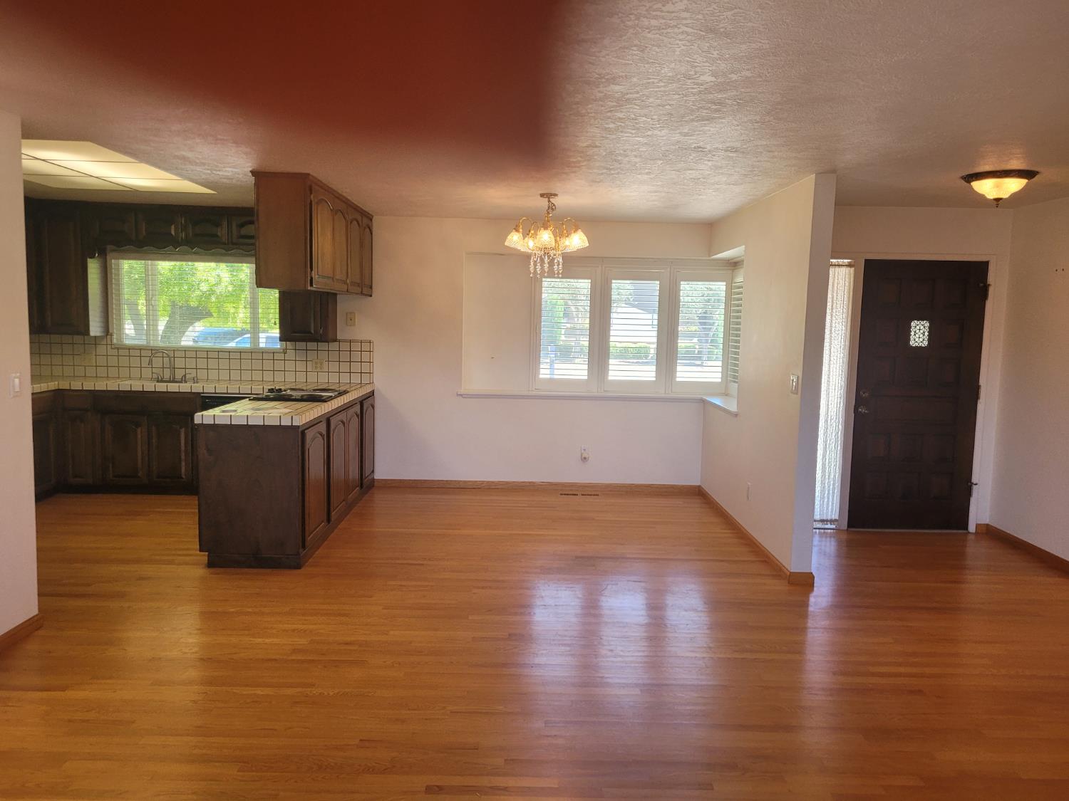 1677 Poplar St, Oakdale, CA 95361