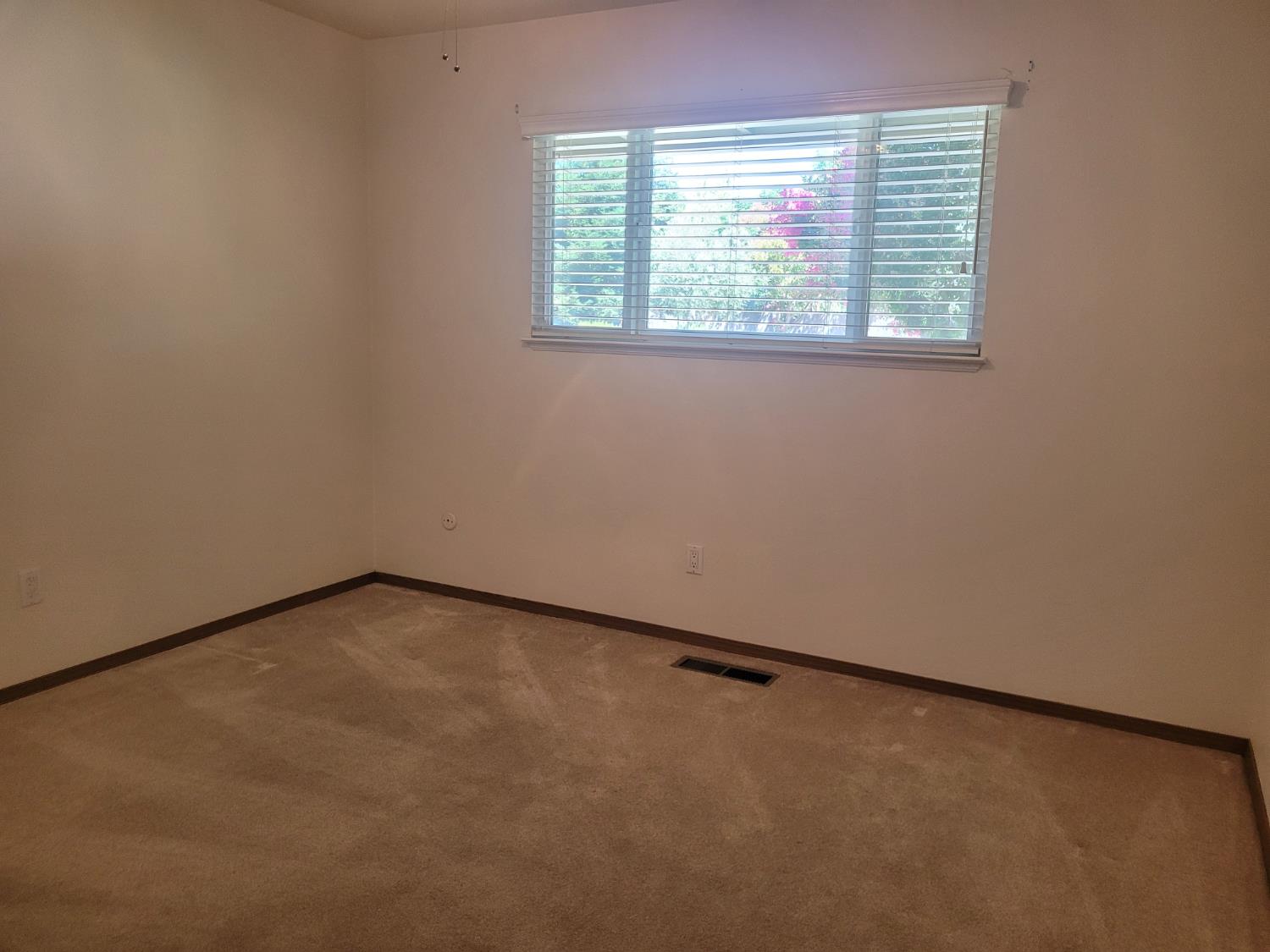 1677 Poplar St, Oakdale, CA 95361