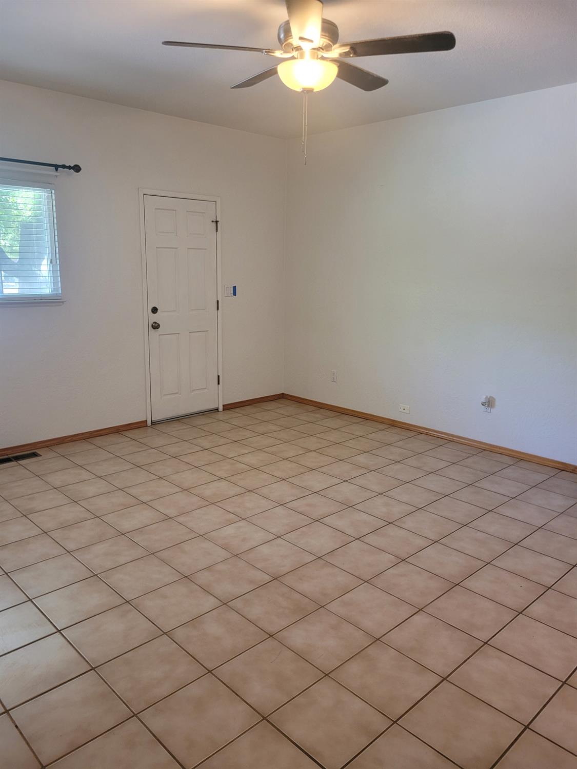 1677 Poplar St, Oakdale, CA 95361