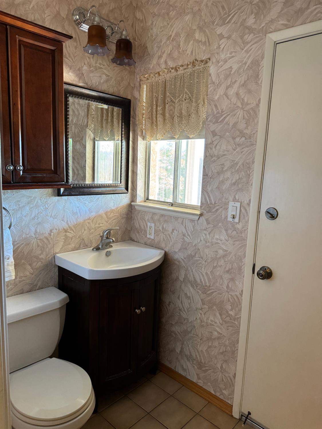 1677 Poplar St, Oakdale, CA 95361