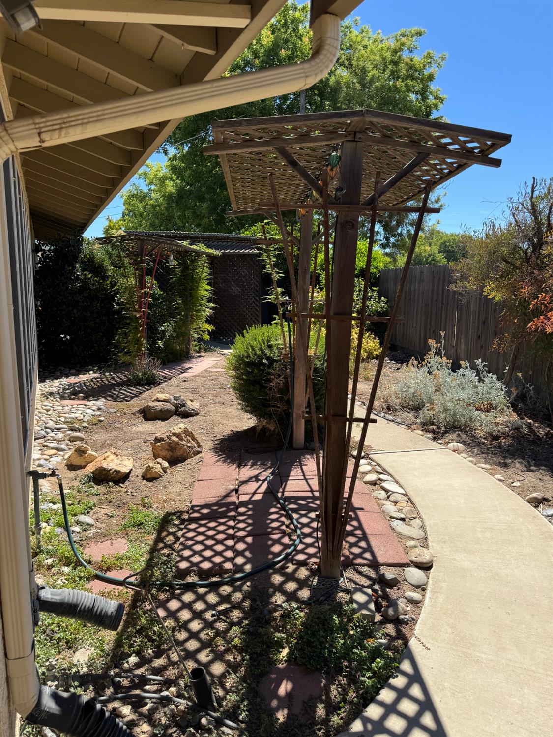 1677 Poplar St, Oakdale, CA 95361