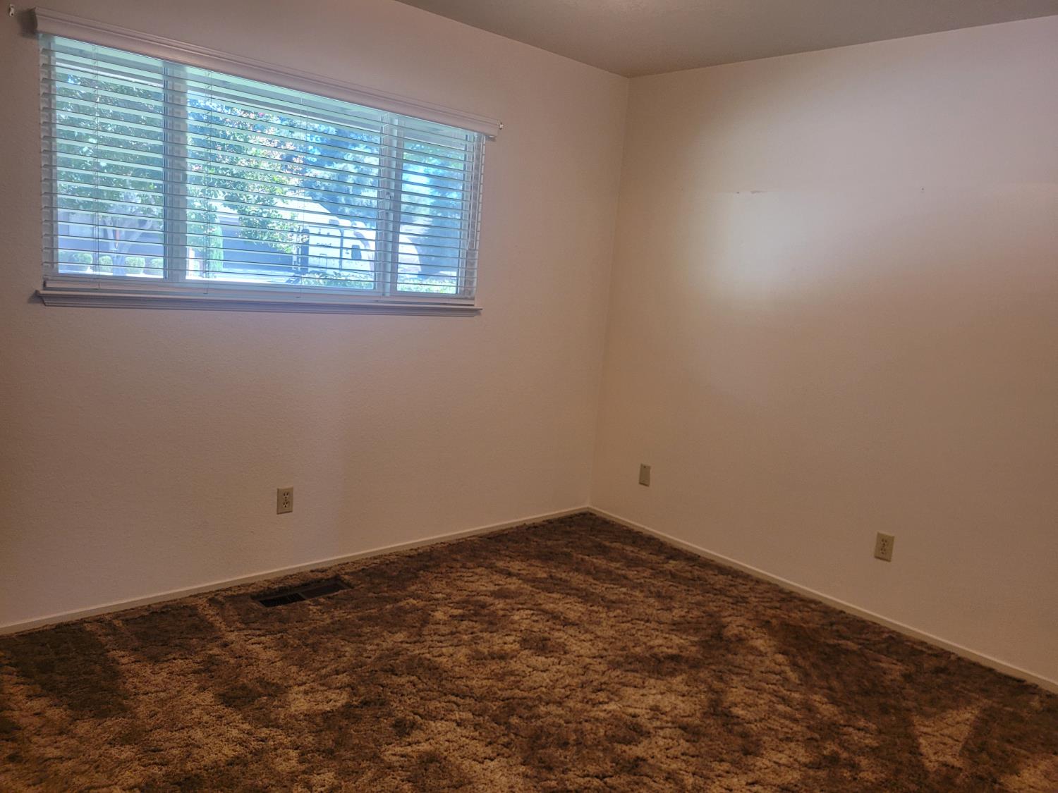1677 Poplar St, Oakdale, CA 95361