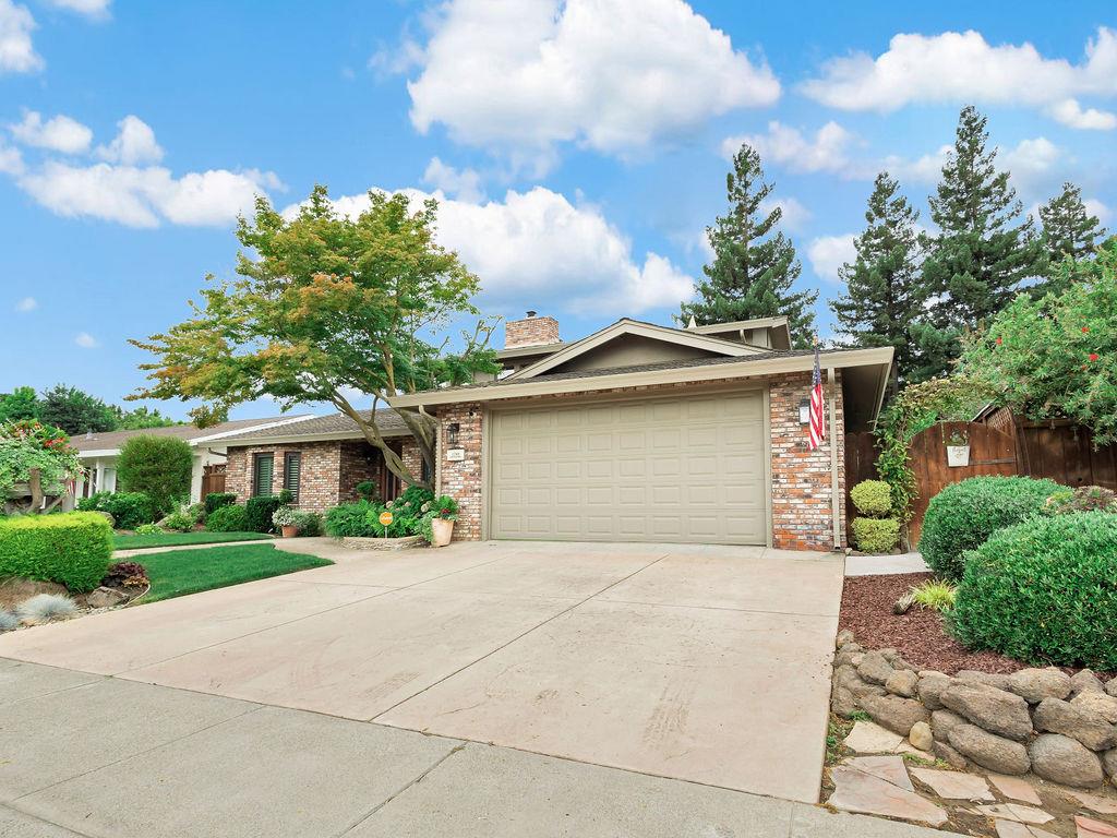 1749 Carignane Way, Escalon, CA 95320