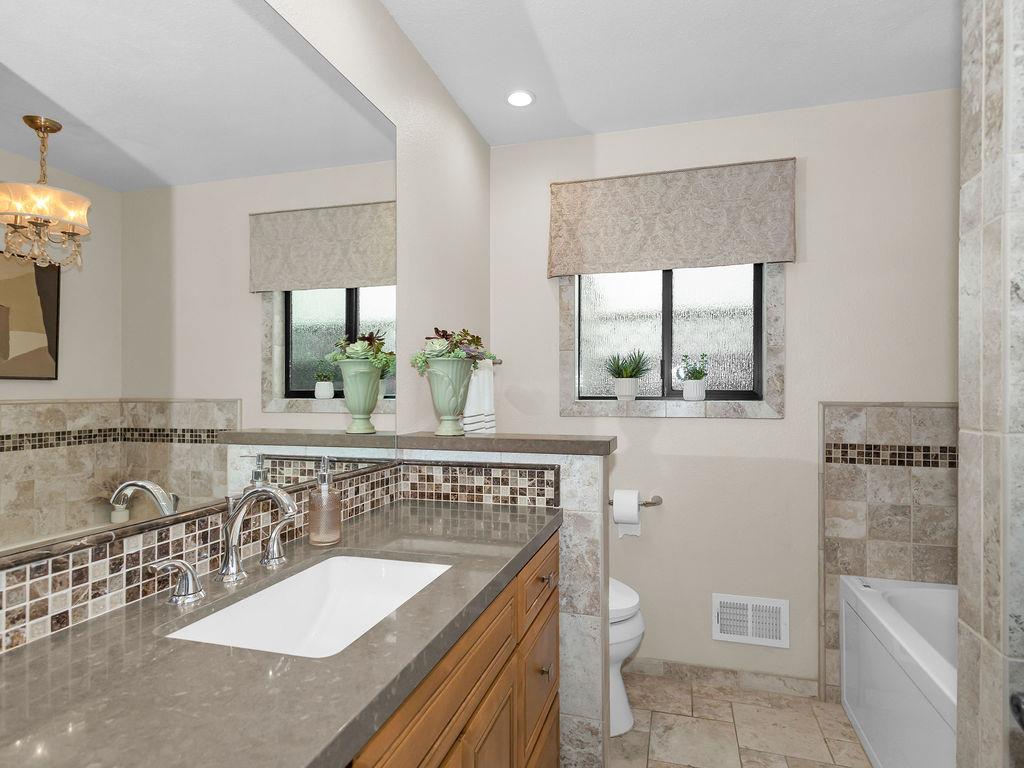 1749 Carignane Way, Escalon, CA 95320