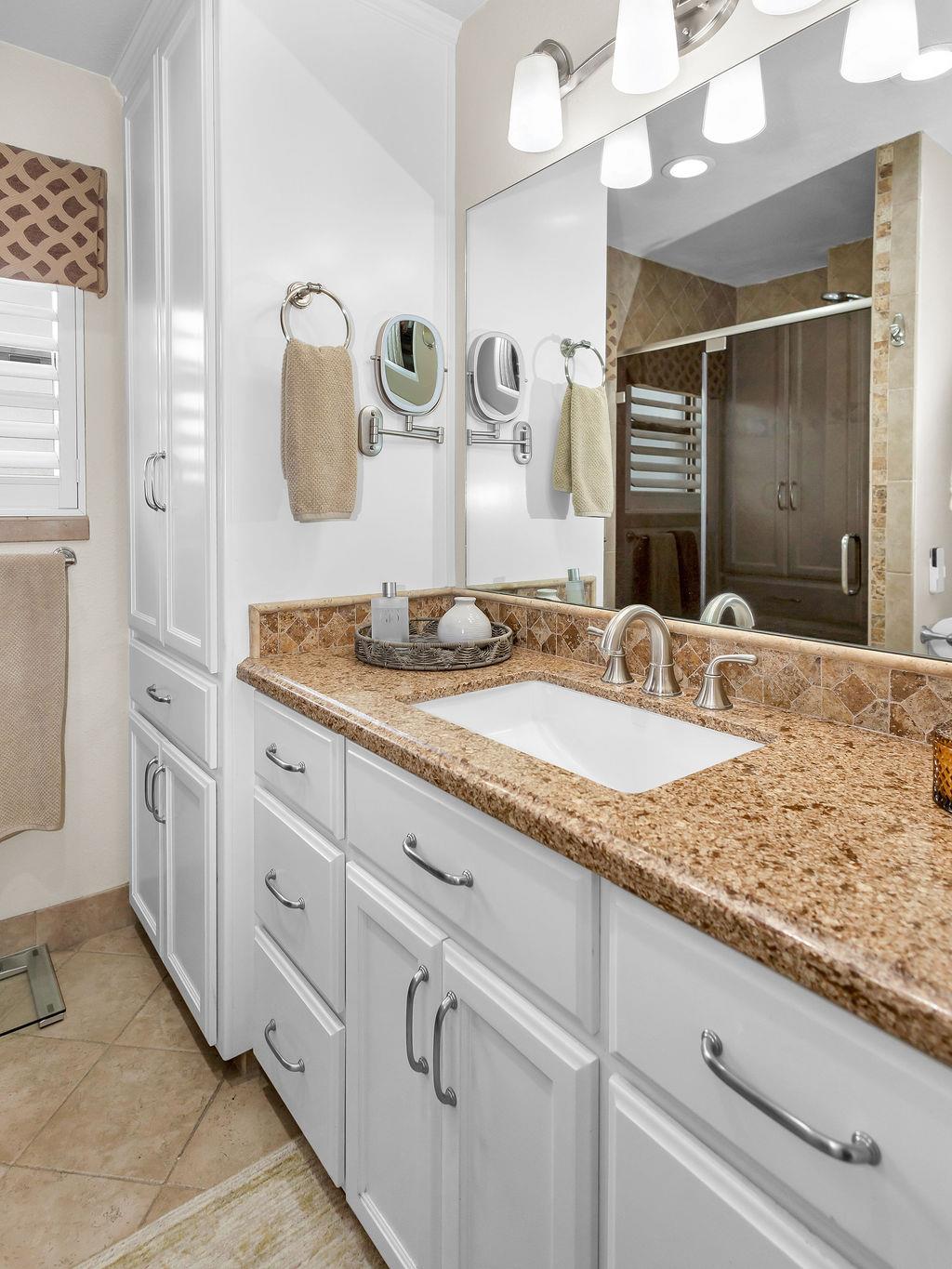 1749 Carignane Way, Escalon, CA 95320