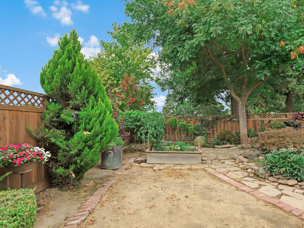 1749 Carignane Way, Escalon, CA 95320