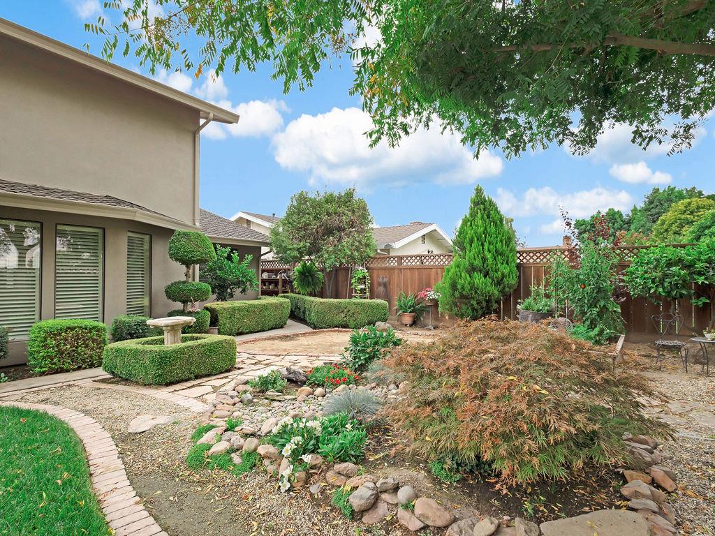 1749 Carignane Way, Escalon, CA 95320
