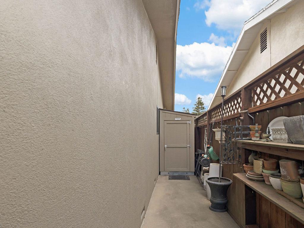 1749 Carignane Way, Escalon, CA 95320