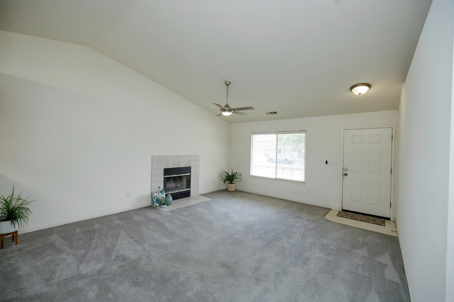 875 Magnetite Way, Waterford, CA 95386
