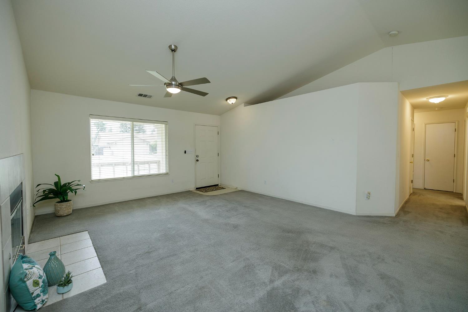 875 Magnetite Way, Waterford, CA 95386