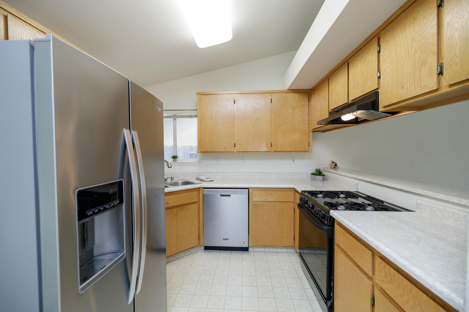 875 Magnetite Way, Waterford, CA 95386