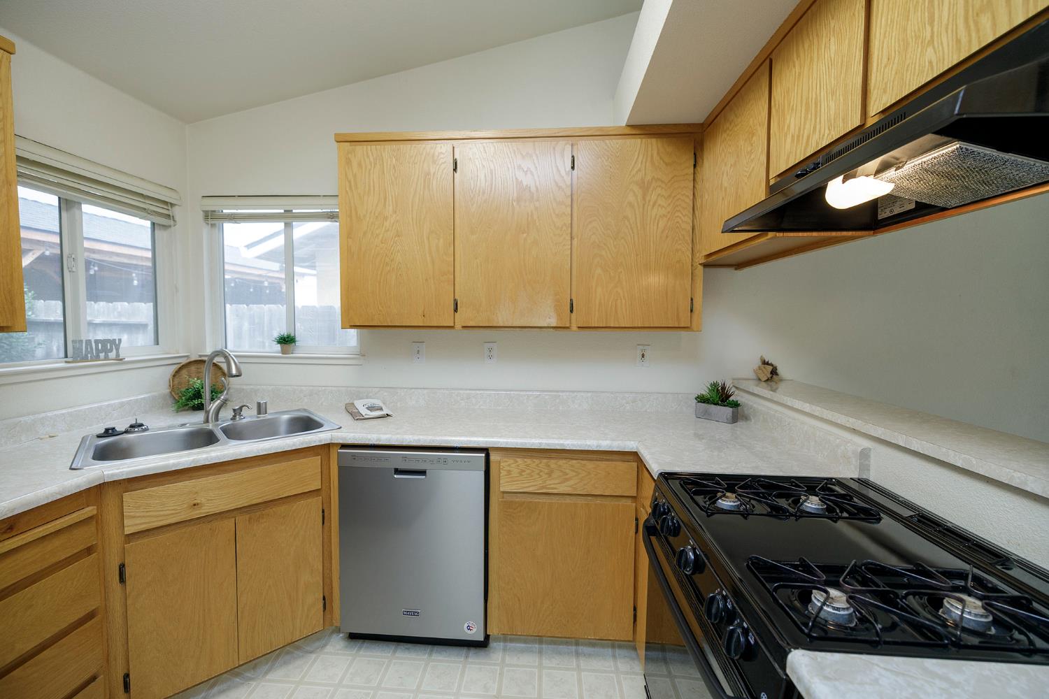 875 Magnetite Way, Waterford, CA 95386