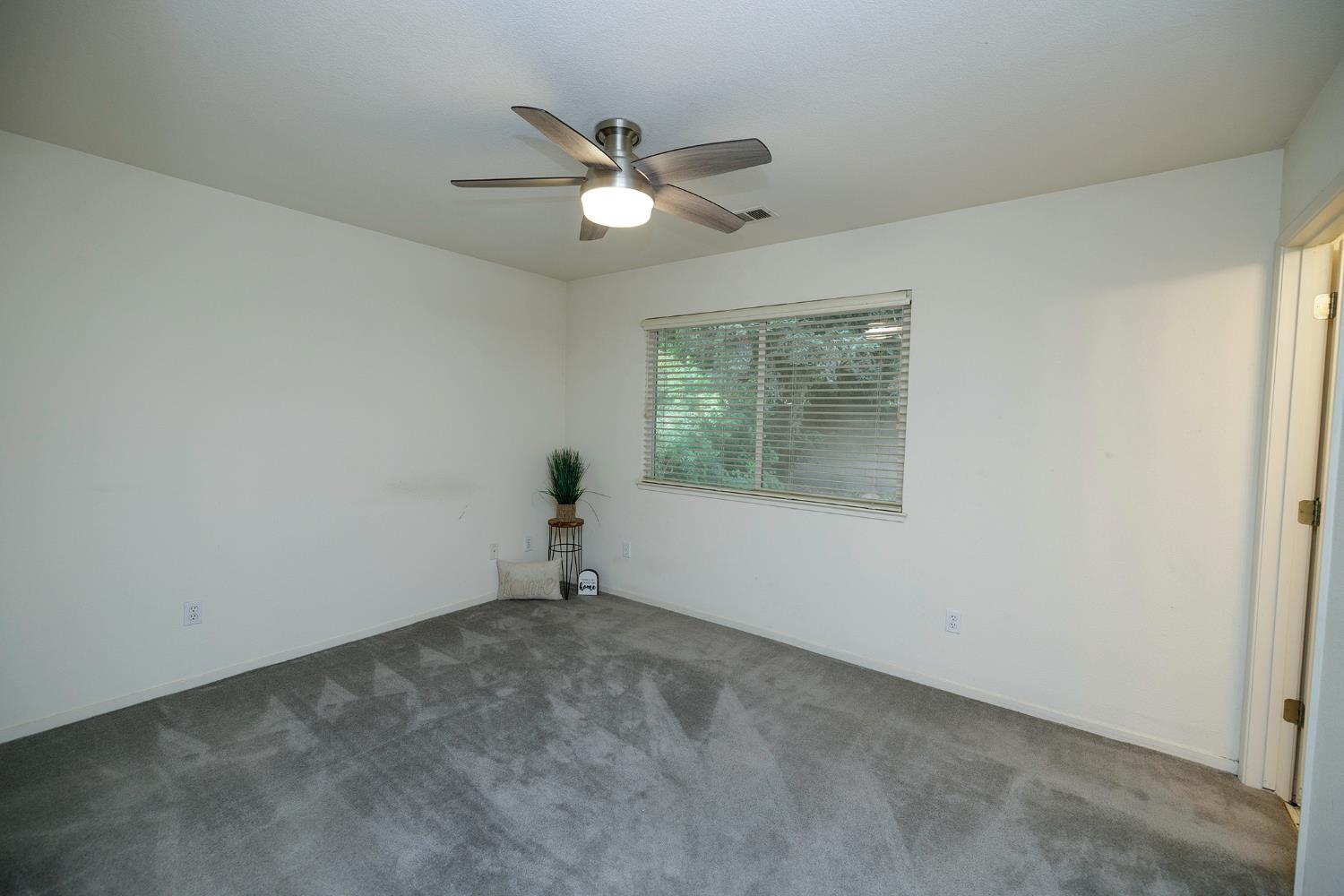 875 Magnetite Way, Waterford, CA 95386