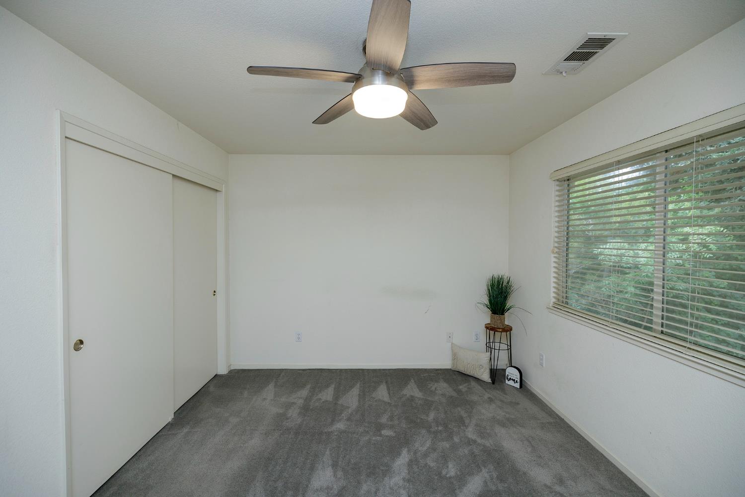 875 Magnetite Way, Waterford, CA 95386