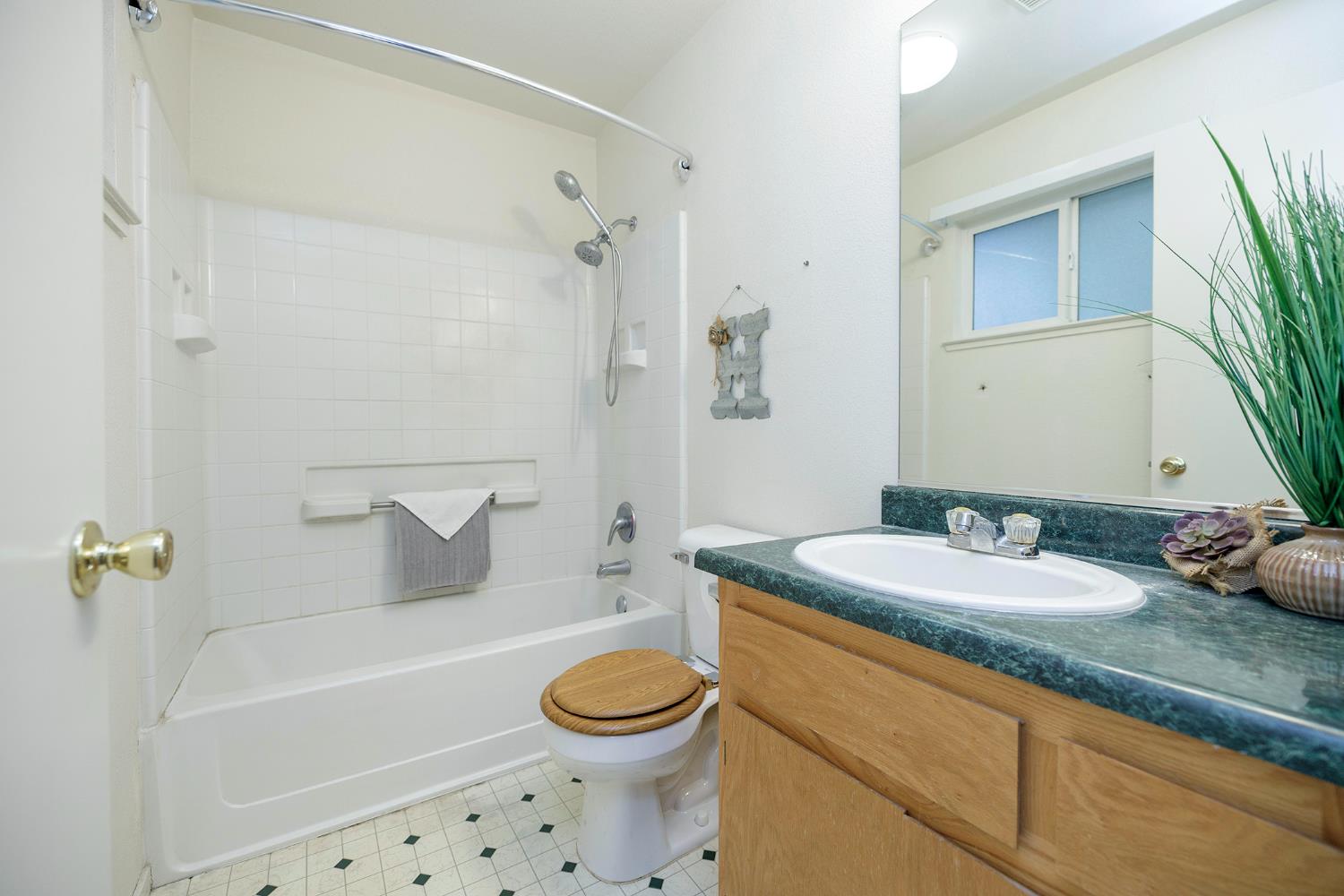 875 Magnetite Way, Waterford, CA 95386