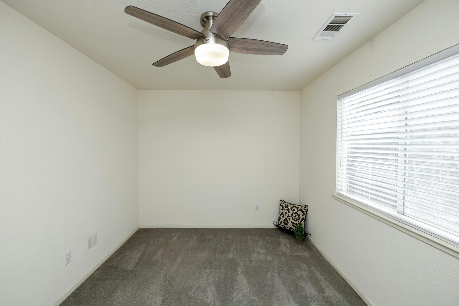 875 Magnetite Way, Waterford, CA 95386
