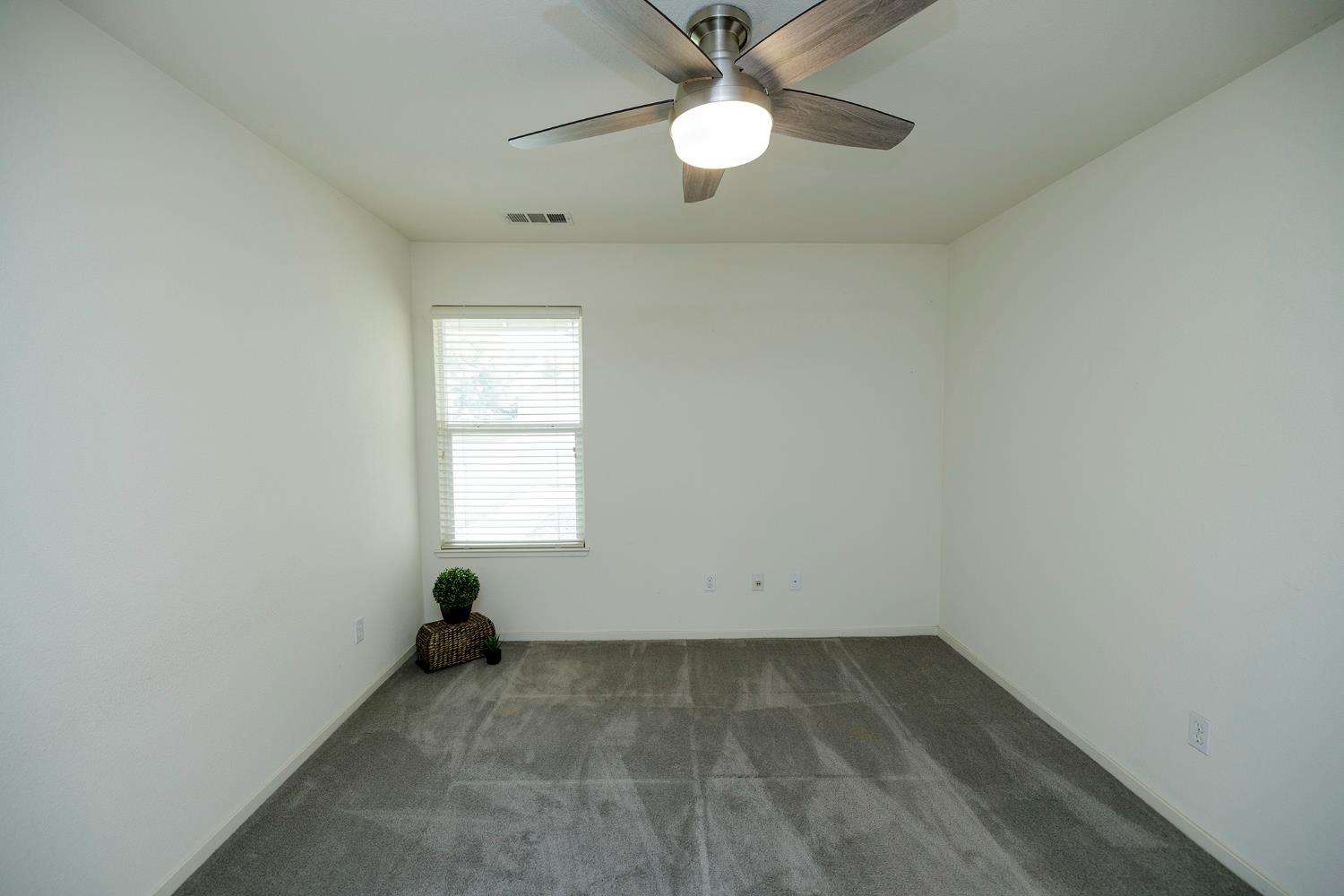 875 Magnetite Way, Waterford, CA 95386