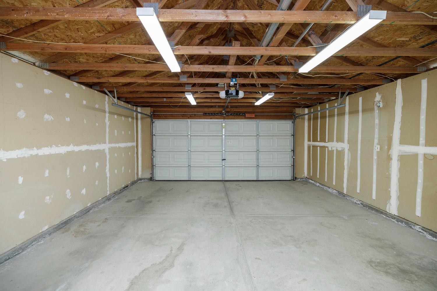 875 Magnetite Way, Waterford, CA 95386