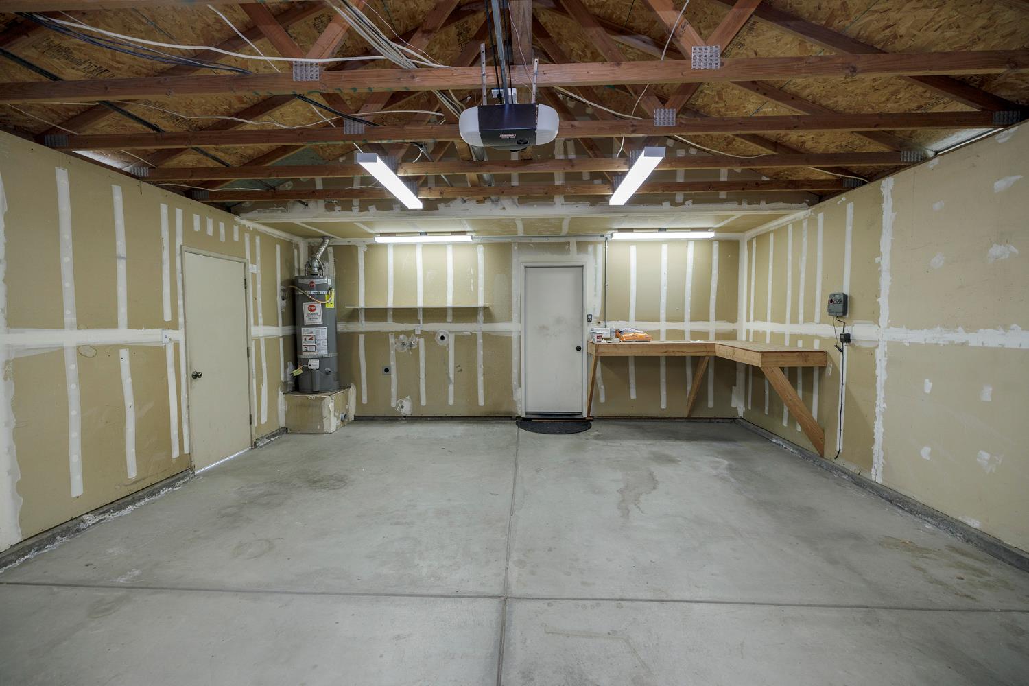 875 Magnetite Way, Waterford, CA 95386