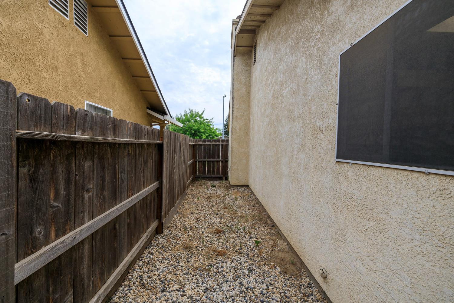 875 Magnetite Way, Waterford, CA 95386